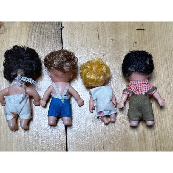 Set of 4 Vintage Peewee miniature Dolls. Girls & Boys w/ outfits. Uneeda. - Picture 2 of 4